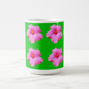 "Blütenruhe: Rosa Hibiskus auf grüner Leinwand Kaffeetasse