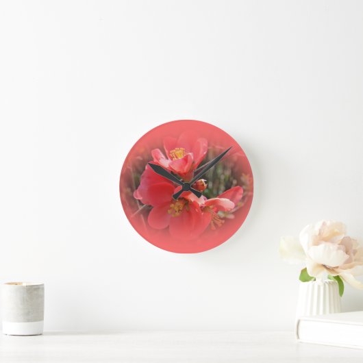 Blütenstille Runde Wanduhr (Zuhause)