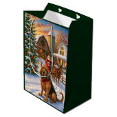 Bluthund-Feiertag Mittlere Geschenktüte (Rückseite Schrägansicht)