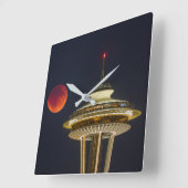Blutmond | Seattle Space Needle Quadratische Wanduhr (Winkel)