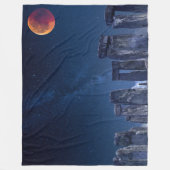 BLUTMOON ÜBER STONEHENGE FLEECEDECKE (Vorderseite)
