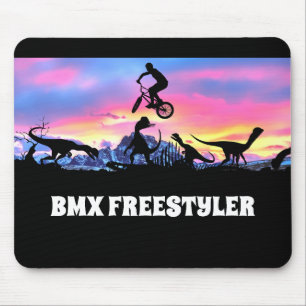 BMX Freestyler mit Dinosauriern Mousepad