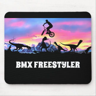 BMX Freestyler mit Dinosauriern Mousepad