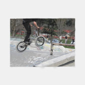 BMX Rider "Getting Air" Fleecedecke (Vorderseite (Horizontal))