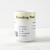 Boarding Pass Adoption Ankündigung Gelb Kaffeetasse (Mittel)