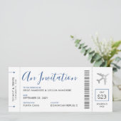Boarding Pass Flugzeug Ticket Hochzeit in Urlaubso Einladung (Stehend Vorderseite)