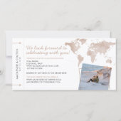 Boarding Pass Save the Date Foto Tan Weltkarte (Rückseite)