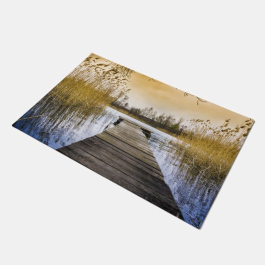 Boardwalk Dock am Fluss Ukraine Fußmatte (Schrägansicht)