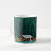 Boat house by Lake Louise in Banff National Park, Kaffeetasse (Vorderseite Links)