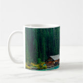 Boat house by Lake Louise in Banff National Park, Kaffeetasse (Links)