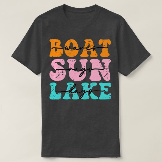 Boat Waves Sun Rays Lake Days T-Shirt (Design vorne)