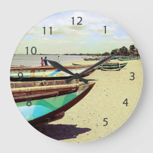Boats on Tropical Beach Große Wanduhr