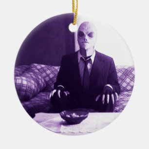 Bob das alien, das Fernsehverzierung aufpasst! Keramik Ornament