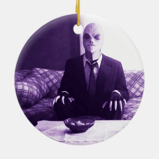 Bob das alien, das Fernsehverzierung aufpasst! Keramik Ornament (Hinten)