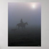 Bob Langrish | Cowboy-Rennen in Nebel mit Hund Poster (Vorne)