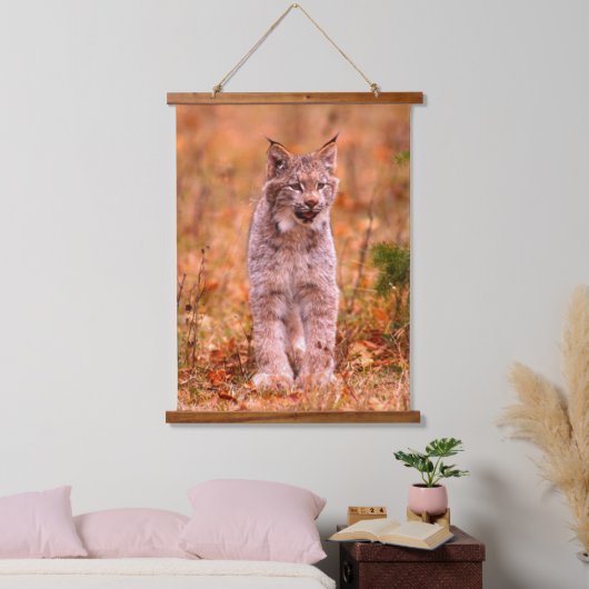 Bobcat Jagd | Herbstwald Wandteppich Mit Holzrahmen (Schlafzimmer)