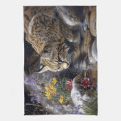 Bobcat mit Wildblumen Landschaftlich Art Geschirrtuch (Vertikal)