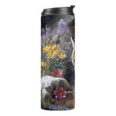 Bobcat mit Wildblumen Landschaftlich Art Thermosbecher (Nach links gedreht)