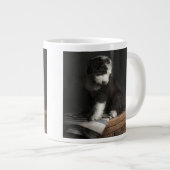Bobtail Welpenportrait im Studio Jumbo-Tasse (Vorderseite Rechts)