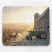 Bockhirsch mit grünem Landwirtschafstraktor Mousepad (Vorne)