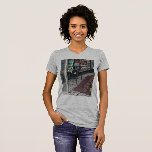 bodega kitties helping to restock T-Shirt (Vorne ganz)