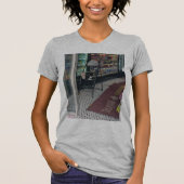 bodega kitties helping to restock T-Shirt (Vorderseite)