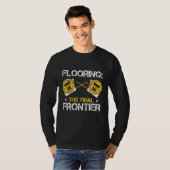 Bodenleger für professionellen Teppichleger T-Shirt (Vorne ganz)