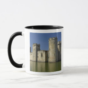 Bodiam Castle (1385), gespiegelt im Burggraben, Os Tasse