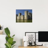 Bodiam Castle (1385), reflected in moat, East Poster (Heimbüro)