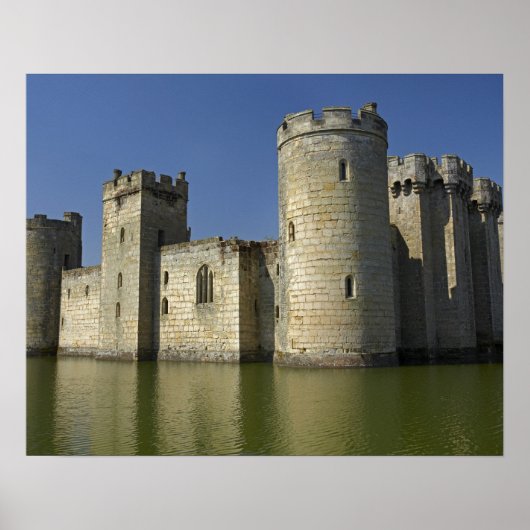 Bodiam Castle (1385), reflected in moat, East Poster (Vorne)