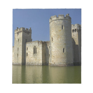 Bodiam Castle (1385), reflektiert im Wassergraben, Notizblock