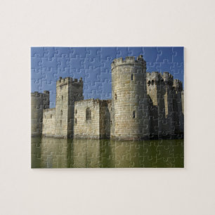 Bodiam Castle (1385), reflektiert im Wassergraben, Puzzle