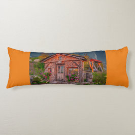 Body Pillow magische Hütte in der Morgensonne Seitenschläferkissen