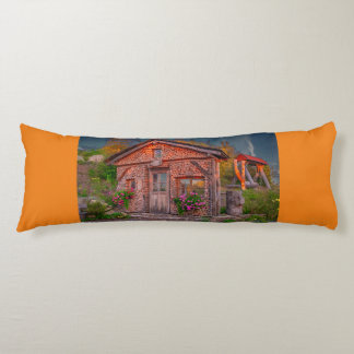 Body Pillow magische Hütte in der Morgensonne Seitenschläferkissen