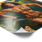 Bodybuilder in Leopard Outfit umgeben von Dschunge Fotodruck (Ecke)