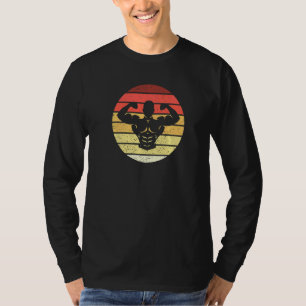 Bodybuilding Frontale Doppel-Bizeps-Pose im Retro- T-Shirt