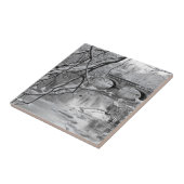 Bogen-Brücke über gefrorenem Fluss im Winter Fliese (Seite)