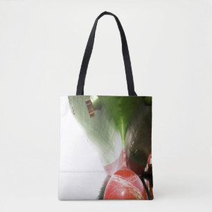 Bogen eines roten und grünen Frachtschiffs   Long Tasche