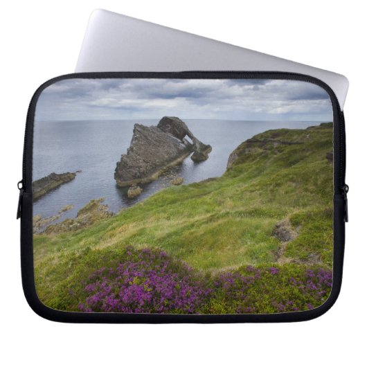 Bogen-Geigen-Felsen, Portknockie, Schottland Laptopschutzhülle (Vorderseite)