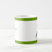 Bogenschützen mit seinem Bogenschwarz, grüner Boge Kaffeetasse (Mittel)