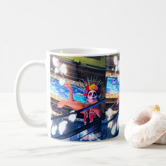 Bogotá Fire Dancer Kaffeetasse (Mit Donut)