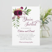 Bohemian Burgundy Feather Wedding | Ankündigung (Stehend Vorderseite)