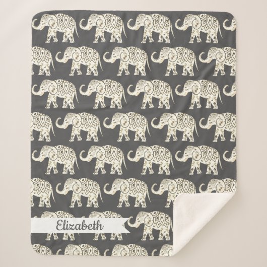 Bohemisch Beige Lotus Elephants & Name in Script Sherpadecke (Vorderseite)