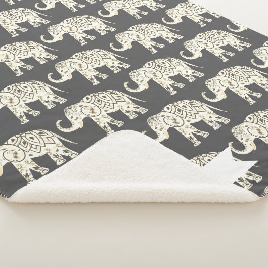 Bohemisch Beige Lotus Elephants & Name in Script Sherpadecke (3/4)