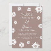 Bohemisch Daisy Joint Birthday Einladung (Vorderseite)
