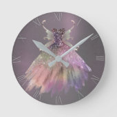 Bohemisch Fairy Ball Gown | Mute Ombre Wine Sheen Runde Wanduhr (Vorderseite)