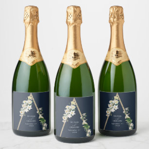 Bohemisch Wood Pyramid White Florals Blue Wedding Schaumweinetikett