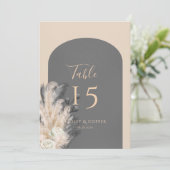 Bohemische Arch Pampas Grass Wedding Tischnummer (Stehend Vorderseite)