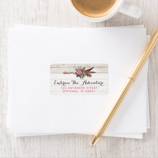 Bohemische Feder und Rose auf rustikalem Weißholz Adressaufkleber (Insitu)