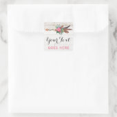 Bohemische Feder und Rose auf rustikalem Weißholz Quadratischer Aufkleber (Tasche)